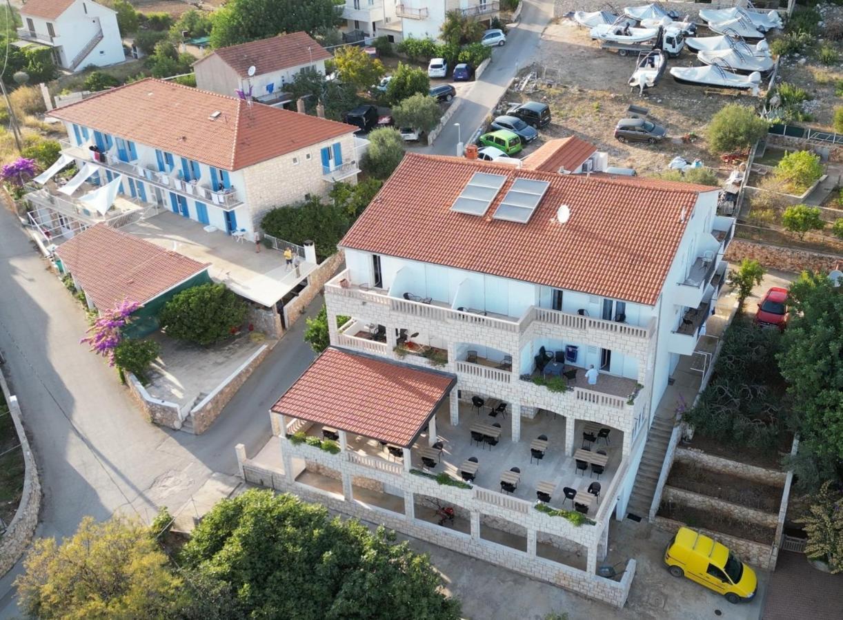 Pansion Braco Bed & Breakfast Zavala Exterior photo